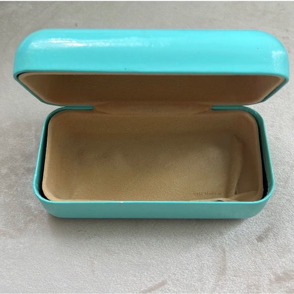 *Tiffany & Co* Oversized Sunglasses w/Heart Skeleton Key Side Accents - Picture 9 of 11